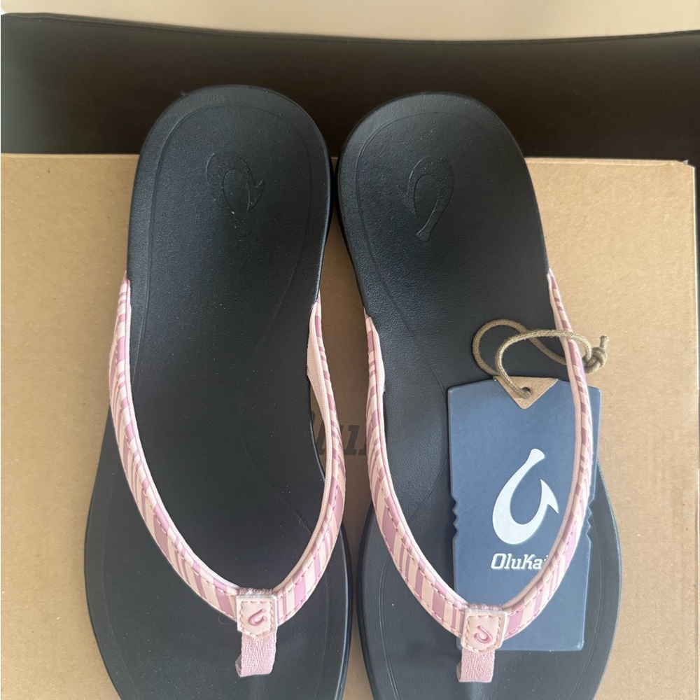 NWT OluKai Black Footbed Pink Strappy Flip Flop Sandals - Picture 2 of 4